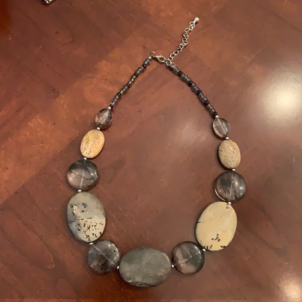 Beaded necklace with natural stone - Neutral tones